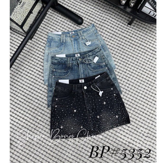 Chân váy jeans đính đá dáng mini hàng qcl1 ms275352