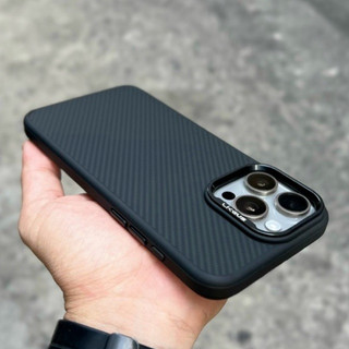 Ốp lưng iPhone 15 Pro/ 15 Pro Max/ 14 Pro Max/ 13 Pro Max, ốp vân carbon fiber hiệu Likgus