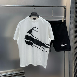 Bộ Đồ Thể Thao Nam Mặc Hè In Logo Hình Dấu Tích Sọc Kẻ Phối Quần Nỉ Cho Các Boy Phố Đi Chơi Đi Biển Hót Trend 2024