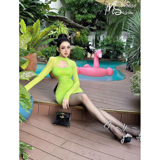 Đầm body tay dài hở ngực