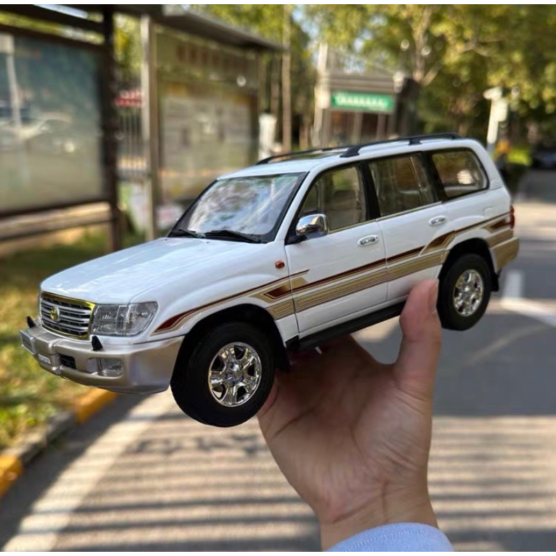 Mô Hình xe Toyota Land Cruiser LC100 tỉ lệ 1:18 (hàng sẵn)