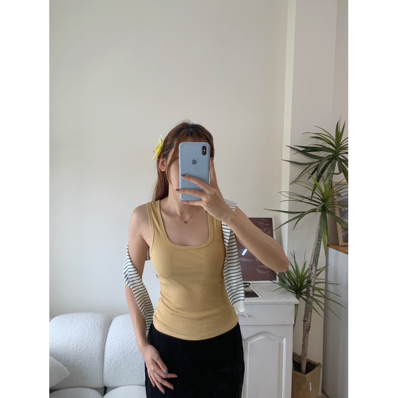Áo thun không tay cổ U dáng dài basic, chất thun gân co giãn ôm body. | BigBuy360 - bigbuy360.vn