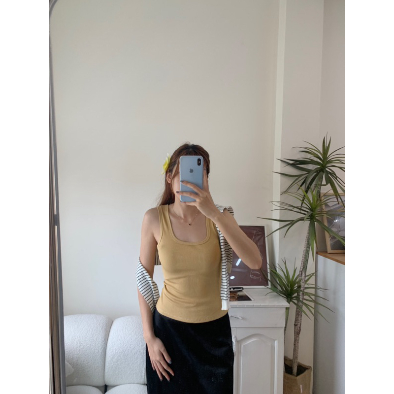 Áo thun không tay cổ U dáng dài basic, chất thun gân co giãn ôm body. | BigBuy360 - bigbuy360.vn