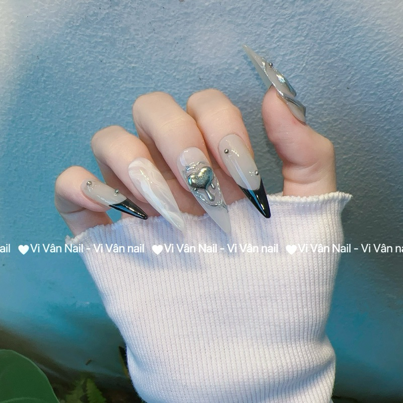 Nail box cá tính móng nhọn tim bạc