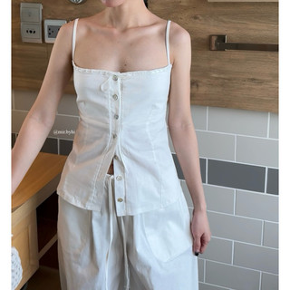𝐑𝐄𝐍𝐈𝐄 𝐓𝐎𝐏 | mir.byhi | Áo hai dây linen tưng viền ren