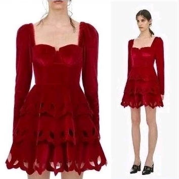 [HÀNG MỸ] Đầm mini NICOLE MILLER cổ hở tay dài phồng xòe 3 tầng cắt laser nhung đỏ