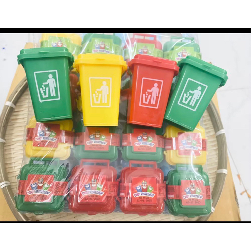kẹo tăm lạnh thùng rác