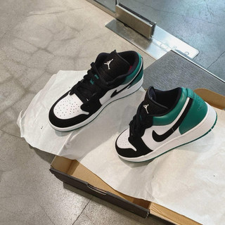 Giày Sneaker 𝗝.𝗼𝗿𝗱𝗮𝗻 𝟭 𝗟𝗼𝘄 "𝗠𝘆𝘀𝘁𝗶𝗰 𝗚𝗿𝗲𝗲𝗻"