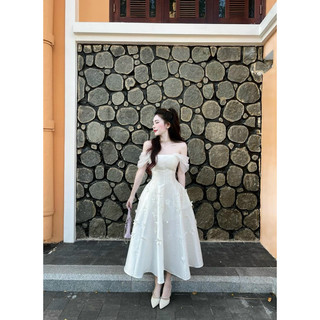 Đầm thời Trang nữ mặc đi dự tiệc chất tapta trễ vai đầm dài Maxi với tone màu trắng xinh xắn, sang chảnh.