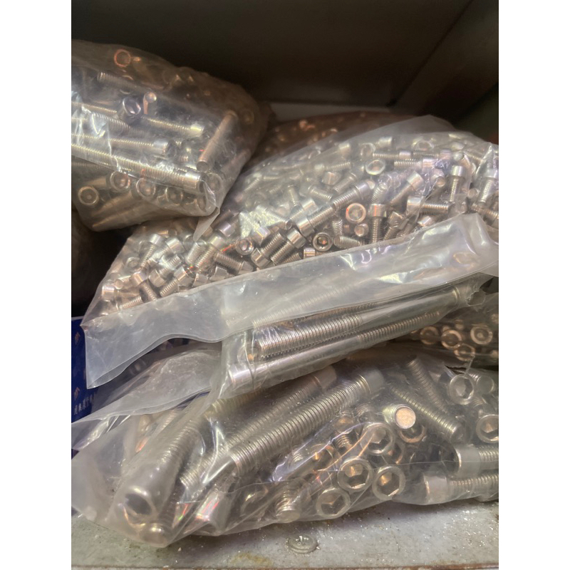 bulong lục giác inox m8x10-16-20-25-30-40-50-60-70-80-90-100( goi 5c)