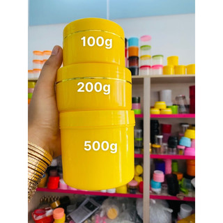 Hủ đựng kem 100g : lòng kem 100g + hủ 150g . có đủ màu . nhựa cứng cáp . đa dạng màu