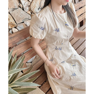 Đầm midi kem thêu hoa ♥️