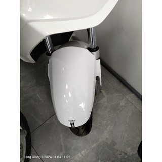 Chắn bùn trước, dè trước yadea e3 màu trắng hàng chính hãng theo xe