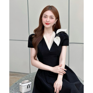 ĐẦM ĐEN VIỀN CỔ TAY PHỒNG