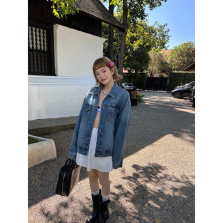 Áo khoác Denim Xanh Đậm Ánh Rêu form rộng. Hàng cao cấp có 6 túi và túi trong
