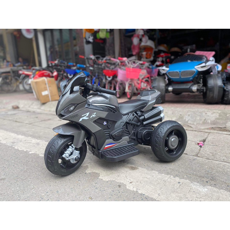 xe ô tô điện trẻ em.