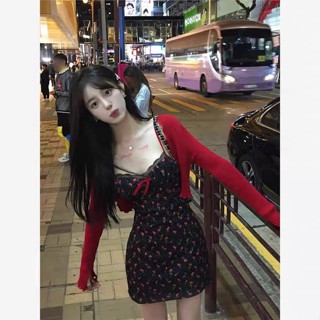   HÀNG SẴN  Váy hai dây hoa nhí màu đỏ đen đính nơ ngực ôm body dáng ngắn gợi cảm sexy+ Áo cardigan khoác ngoài- VH158 