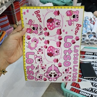 Logo gấu dâu lotso hồng mới kích thước 18x25cm dán trang trí xe máy, điện thoại, xe đạp điện, dán mọi thứ