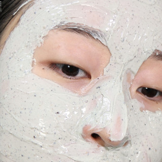 Mặt nạ đất sét đậu xanh Beplain Mung Bean Pore Clay 120ml giúp hút bã nhờn, dầu thừa và các tạp chất sâu dưới da