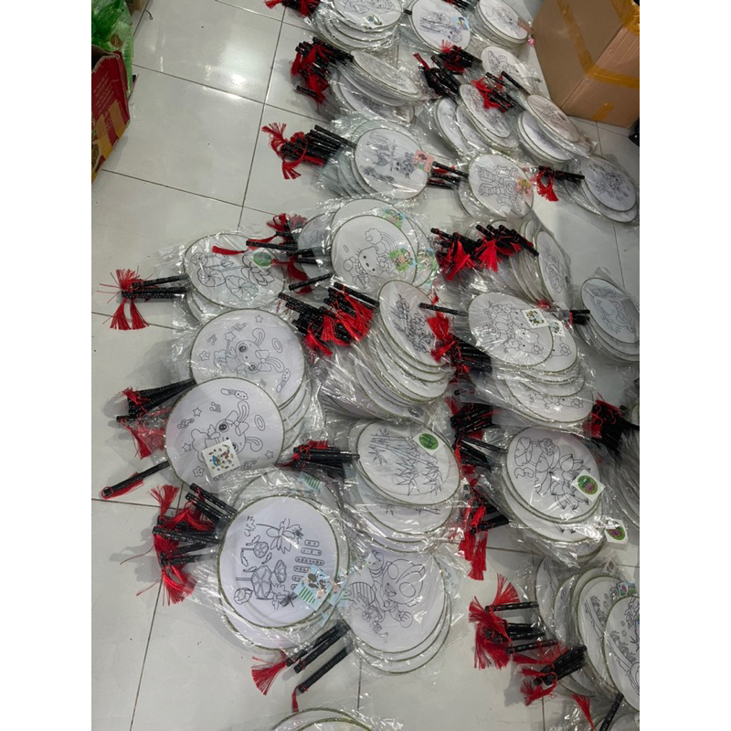 Tranh quạt lụa tô màu (tặng kèm màu và cọ)