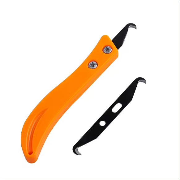 Cây cắt chỉ cán vàng ~16cm + lưỡi dao