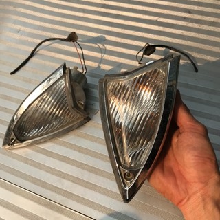 1 Cặp xi nhan trái phái trước, cả cụm gồm bóng đèn, hàng zin tháo xe liberty piaggio