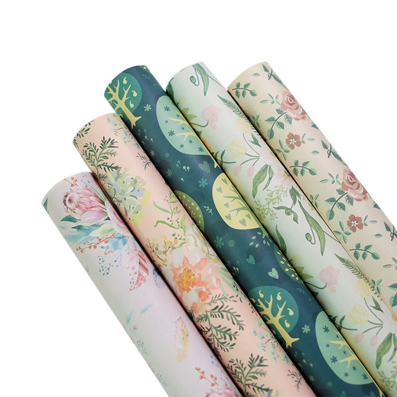 Giấy gói quà họa tiết hoa hồng vintage và lá xanh Mua Tất (muatatshop)