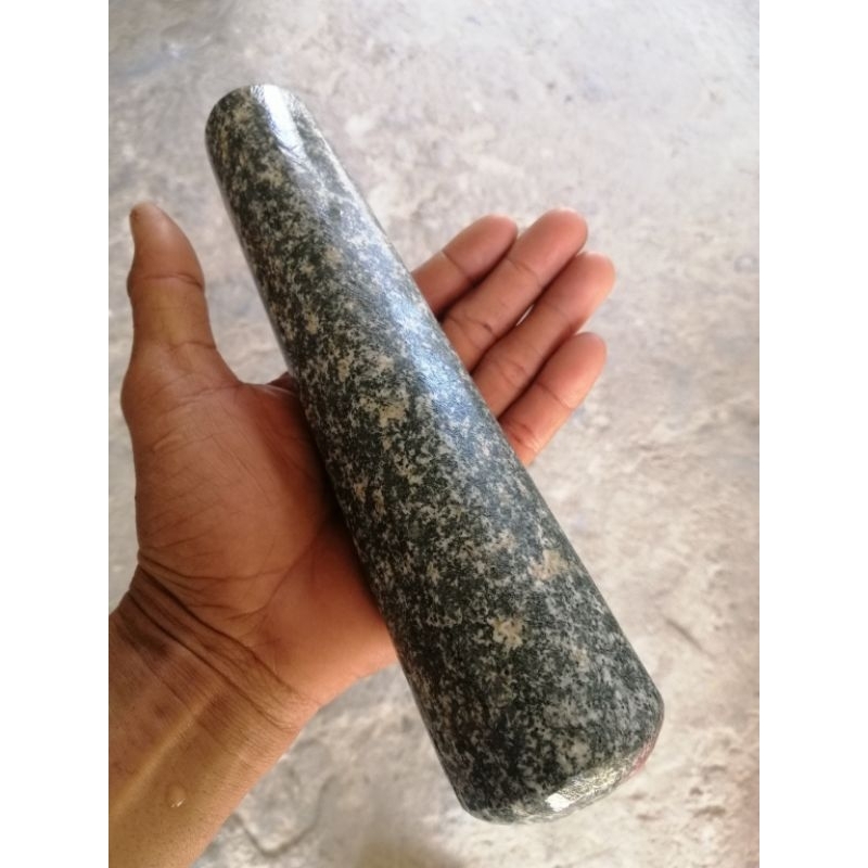 chày đá xanh dài 22cm.. đá nguyên khối