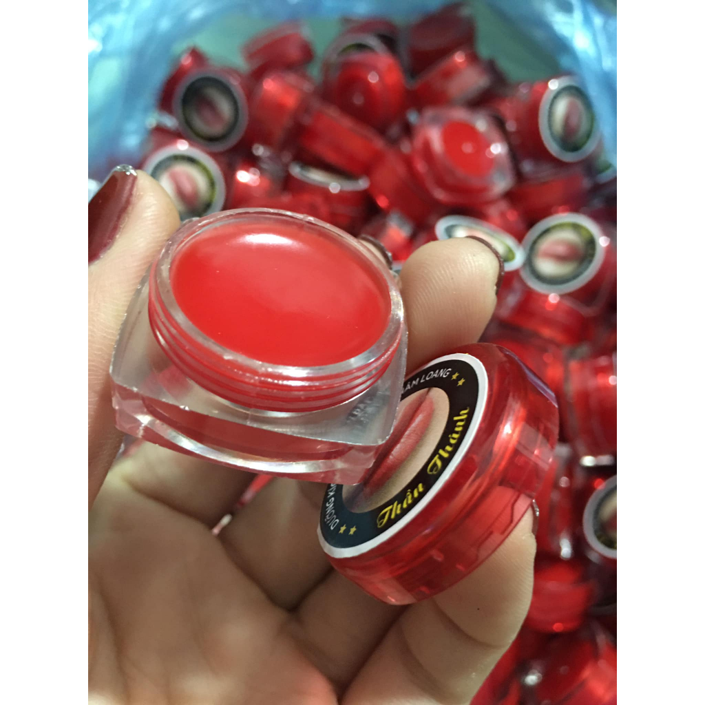 son dưỡng môi có màu