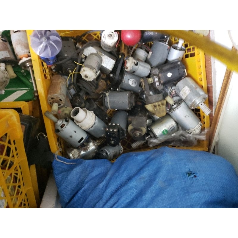 Mô tơ như hình 240v. 230v (B80).