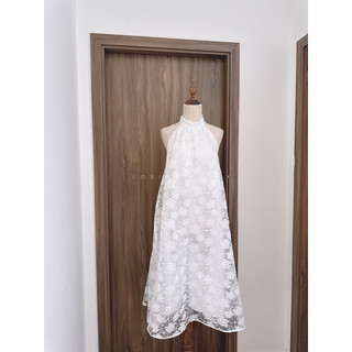 ĐẦM MAXI REN TRẮNG CỔ YẾM