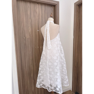 ĐẦM MAXI REN TRẮNG CỔ YẾM