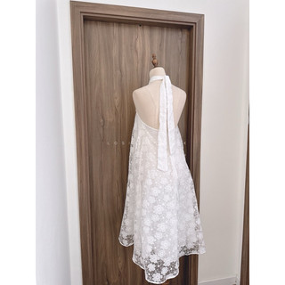 ĐẦM MAXI REN TRẮNG CỔ YẾM