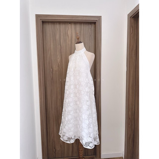 ĐẦM MAXI REN TRẮNG CỔ YẾM