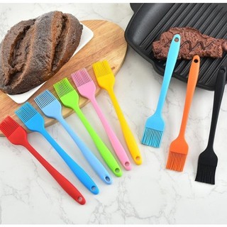 Chổi Quét Mặt Bánh Silicon Cán Đúc