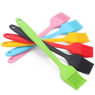 Chổi Quét Mặt Bánh Silicon Cán Đúc (Màu Ngẫu Nhiên)