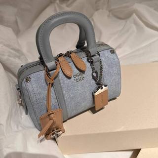 𝐁𝐥𝐚𝐮𝐞𝐁𝐥𝐮𝐦𝐞🦋 Chio2nd Denim Cross Bag