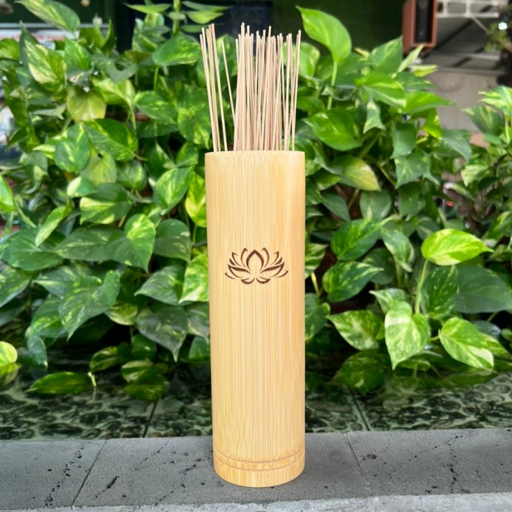 ống đựng nhang làm bằng tre tự nhiên