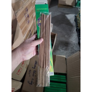 Một hộp 30 cây nhang muỗi xanh Thái Lan.
