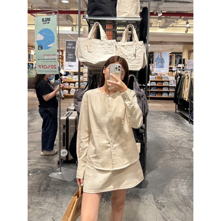 áo linen hai màu đen trắng