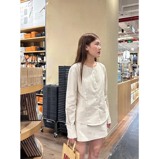 áo linen hai màu đen trắng