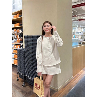 áo linen hai màu đen trắng