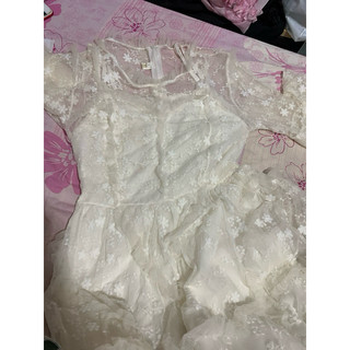 Đầm ren trắng