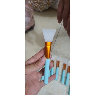 Chổi silicol quét mặt nạ