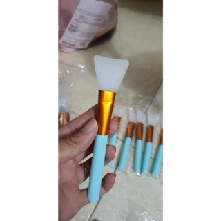 Chổi silicol quét mặt nạ