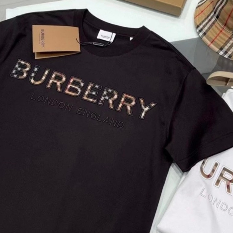 Áo Phông Burberry Logo Thêu Cực Nét Chất Liệu Cotton Co Giãn 4 Chiều Hottrend 2024 - Áo Thun Burberry Nam Nữ