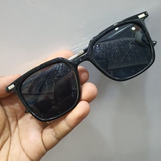 Kính mát có độ dáng vuông nam - nữ