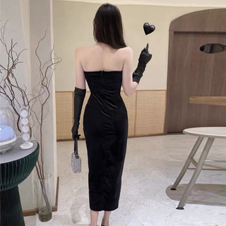 đầm body nhung xẻ yếm