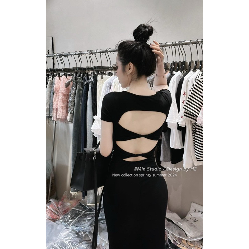 Đầm Zip Đen Cổ Tròn Xoắn Lưng