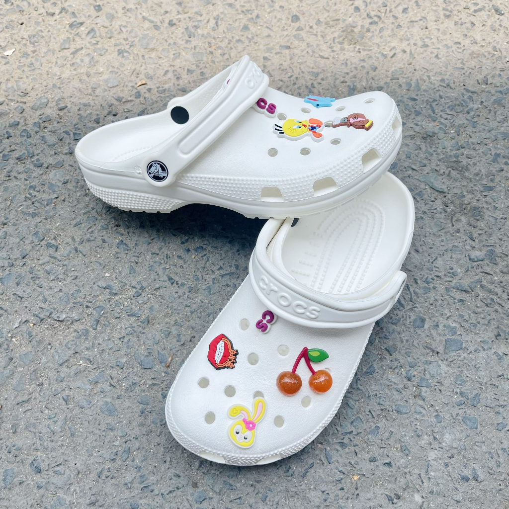 [CHÍNH HÃNG] Dép sục crocs màu trắng cực đẹp, cho nam và nữ, tặng thêm sticker nữa nha (lỗi nhẹ đã xử ký) ST